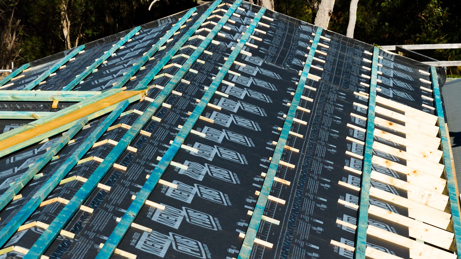Roof membrane and battens during construction